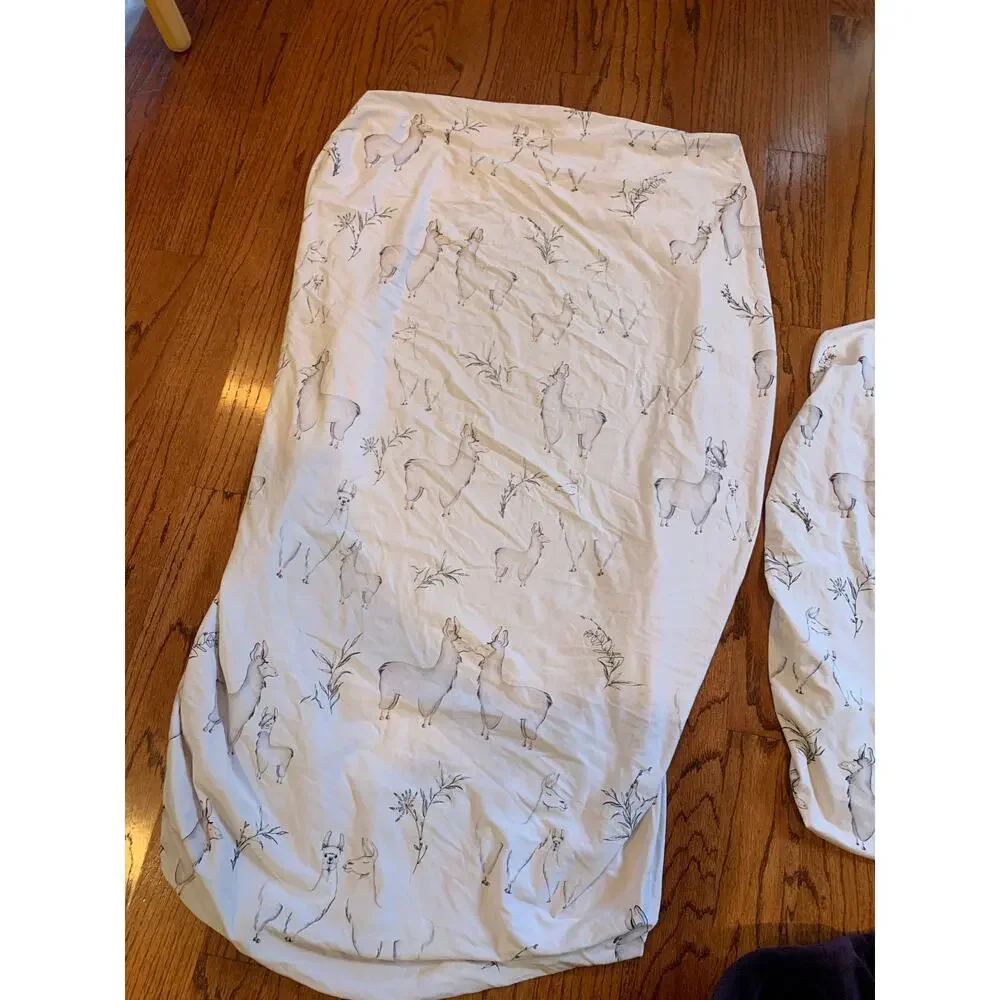 Oila 'Kissing Llama' Crib Sheet Convertible Bassinet Sheet / Changing Pad Cover